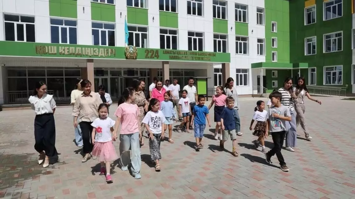 Вуку жалаңаш балапандар бейне мұрағаты Жалаңаш әнші Далида