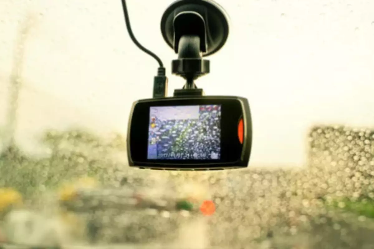 Как видеорегистратор может спасти вас от неприятностей на дороге