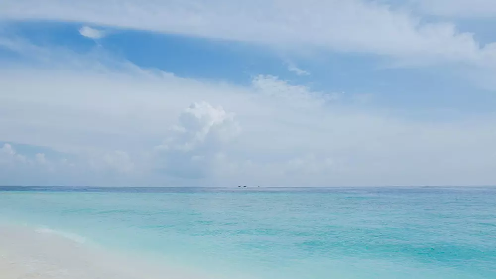 Целому поколению казахстанцев запретили курить на Мальдивах