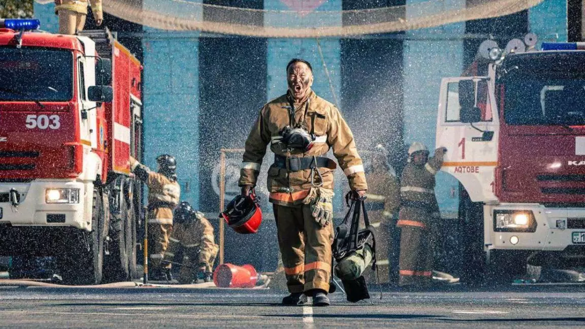 Астанада тоғыз қабатты тұрғын үйдегі дүкен өртенді