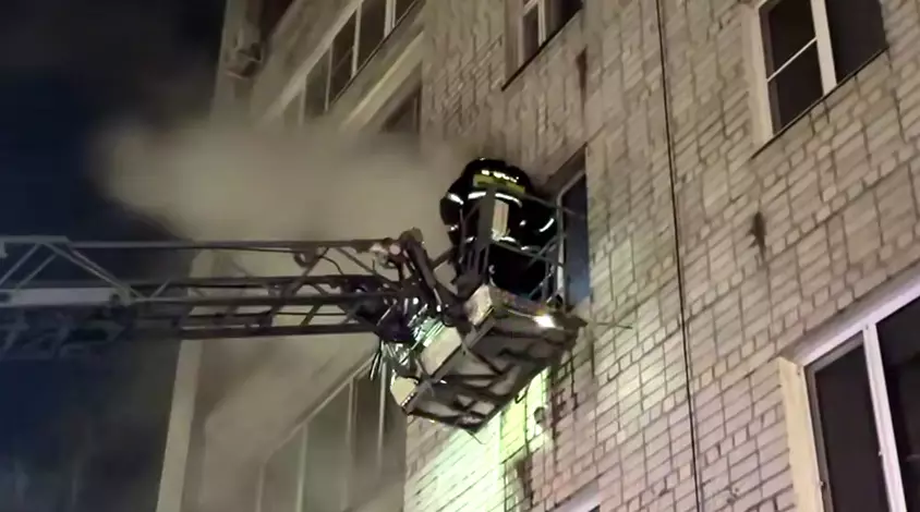 В Усть-Каменогорске пожарные эвакуировали 15 человек