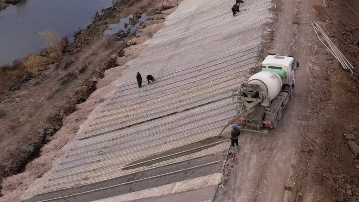 Су тасқыны салдарынан эвакуацияланған Тепличное ауылындағы бөгетті қайта жөндеуге 1,4 млрд теңге бөлінді