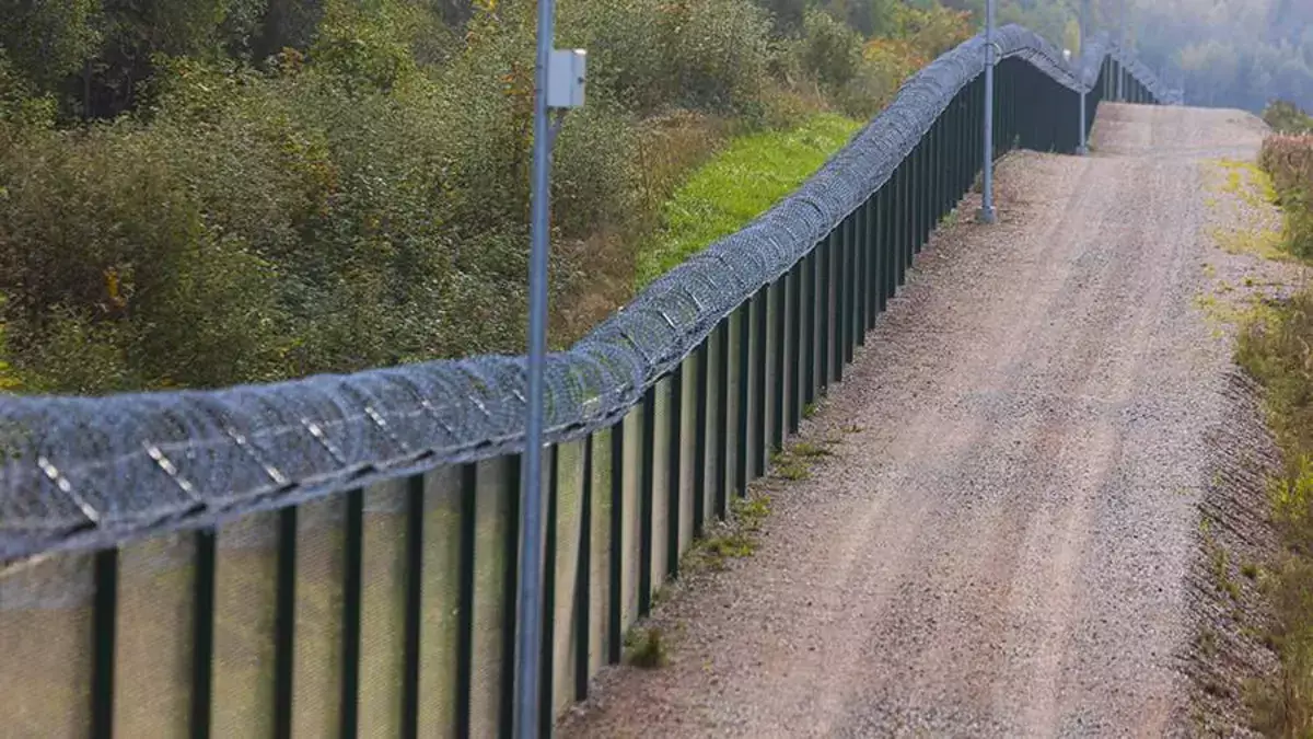В Эстонии на границе с Россией обнаружили авиабомбу весом 250 кг - новости на Lada.kz 03.11.2025