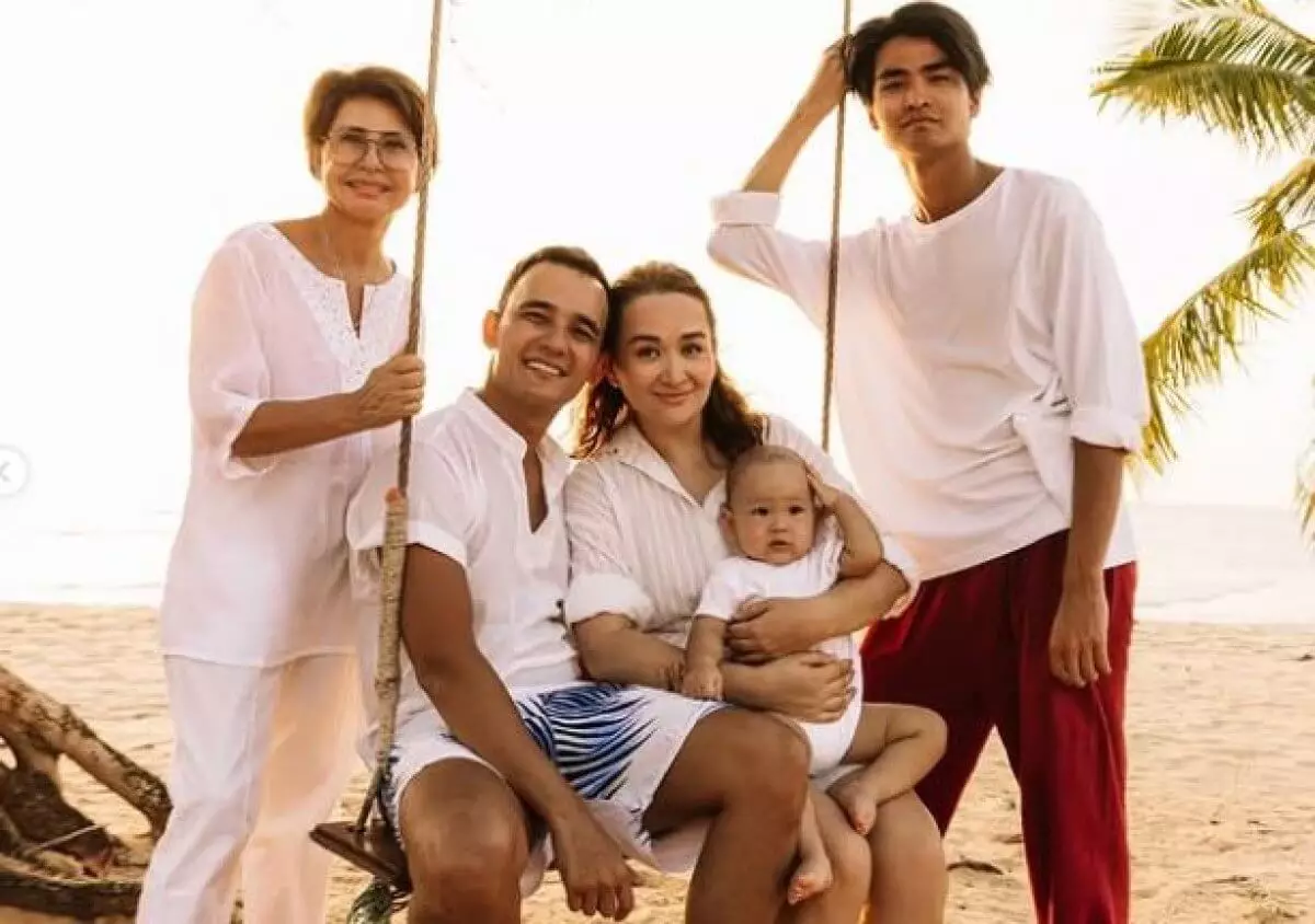 В Атырау почтили память отца невестки Розы Рымбаевой