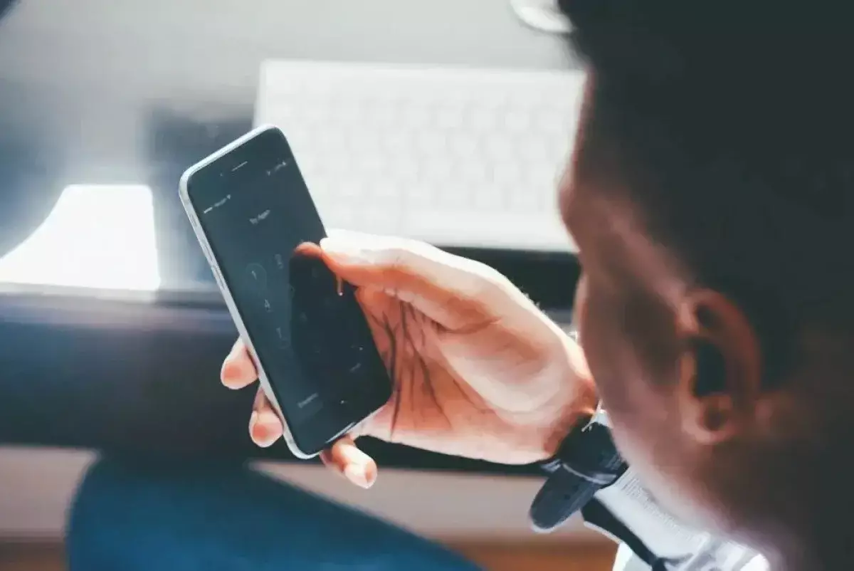 Как распознать мошеннические SMS от 1414 и не потерять данные