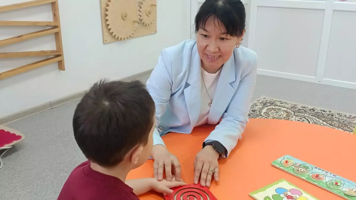 Бала дамуы мен ауытқуды ерте анықтау жолдары: дефектолог кеңесі