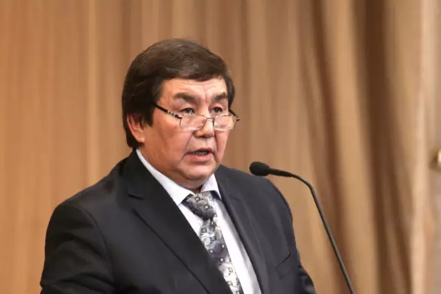 Шай ішіп шайыр тыңдаған...