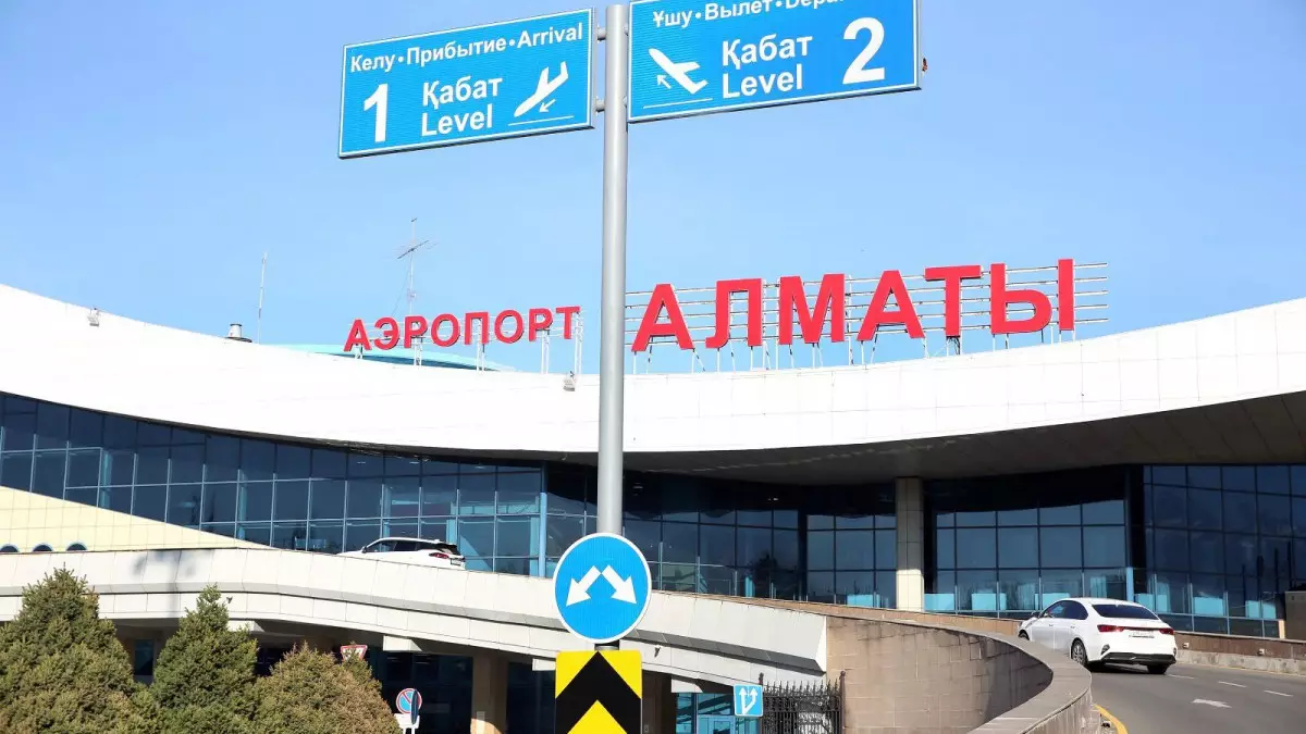 Алматы әуежайында "әдепсіз қылық" көрсеткен мұғалім жұмыстан босатылды