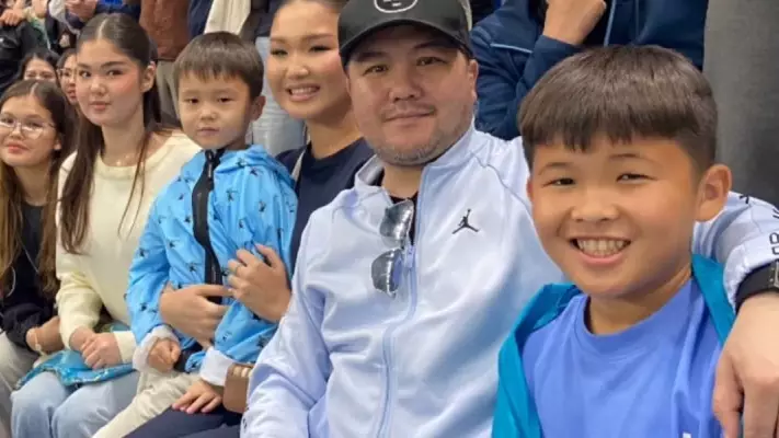 "Балалаларыммен біргемін": Тұрсынбек Қабатов Мөлдірдің сұхбатын жоққа шығарды 