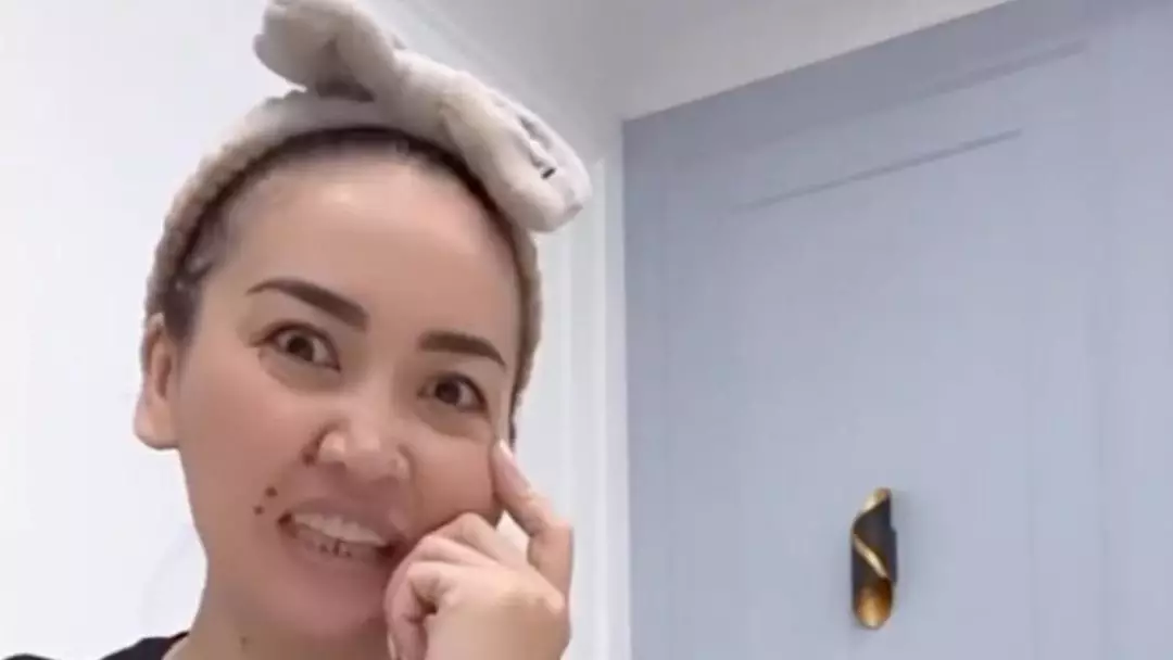 Чехиялық екі пикап қыздың бет-әлпетіне қатысты порнографиясы бар