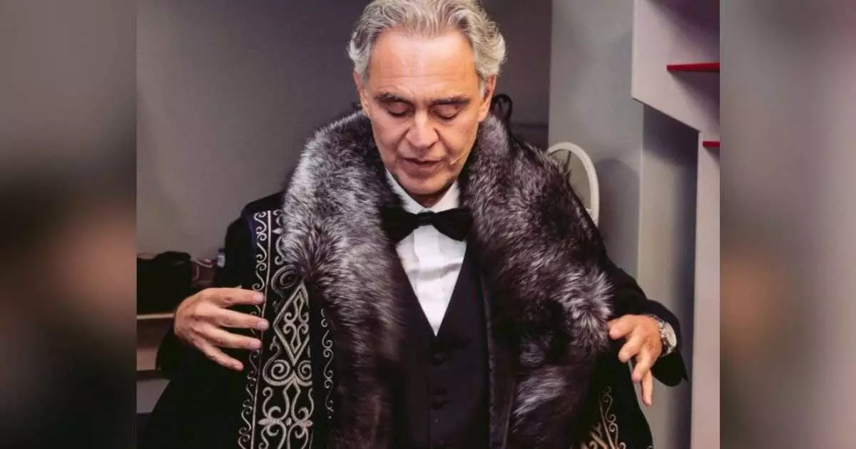  Атақты Андреа Бочелли қазақтың шапанын киді 