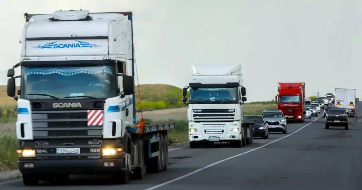  481 көлікті заңсыз тіркеген ХҚКО қызметкері Ресейге қашып кеткен 