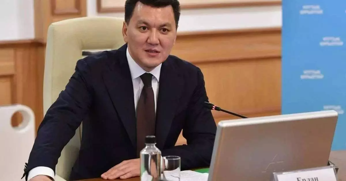  Ерлан Қарин: Ауыл және аудан әкімдерін тікелей сайлау – бұрын-соңды болмаған саяси тәжірибе 