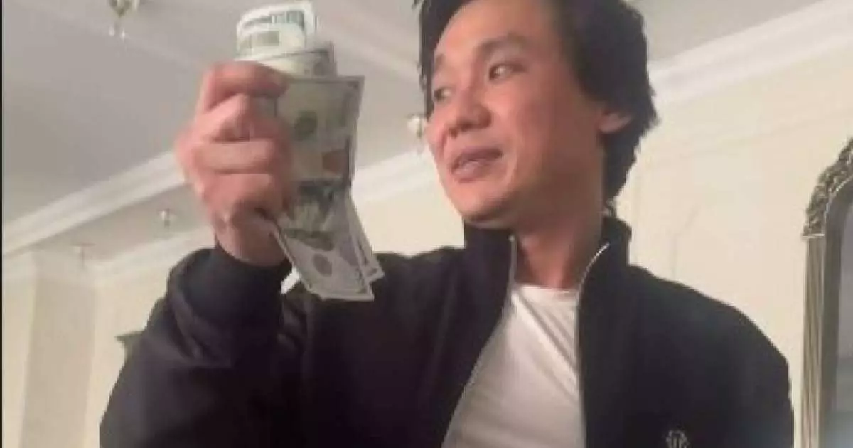  Қайрат Нұртас келініне доллармен көрімдік берді 