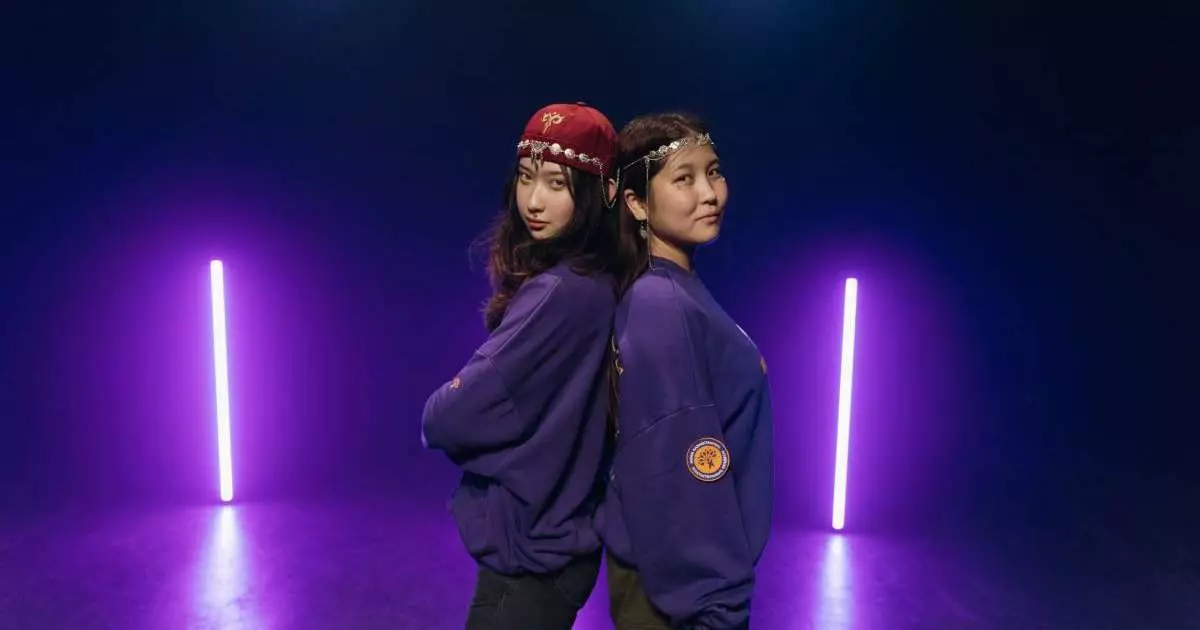  Алып қашу, сталкингке қарсы заңдар: Жаңа адамдар Республика күніне орай клип ұсынды 