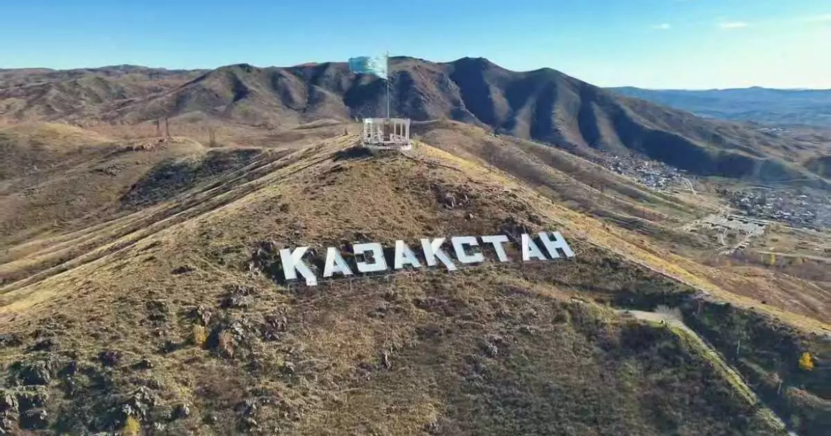  Құтқарушылар «Қазақстан» тауының шыңында Республика күнін атап өтті 