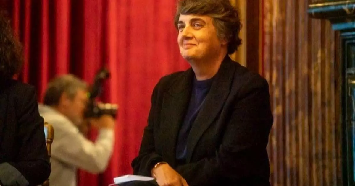  Луврдың директоры отставкаға кетуге өтініш берді 