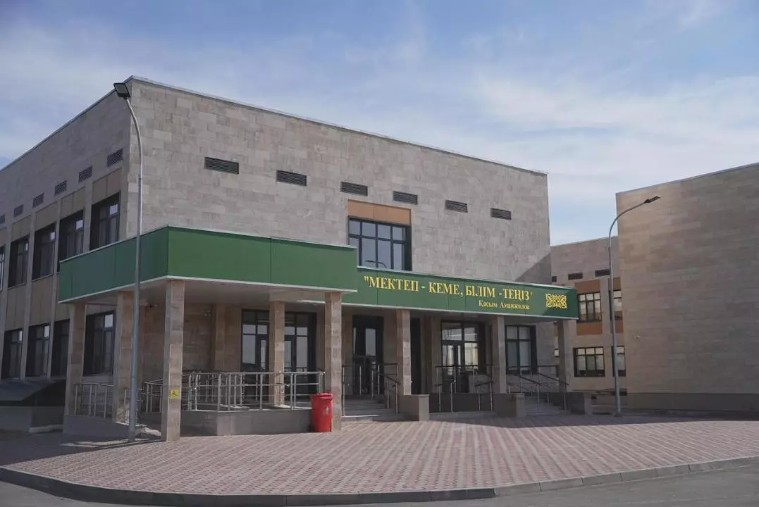 В Казахстане строится более 230 новых школ