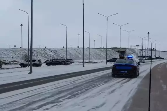 Гололед надвигается: полиция предупреждает водителей Акмолинской области