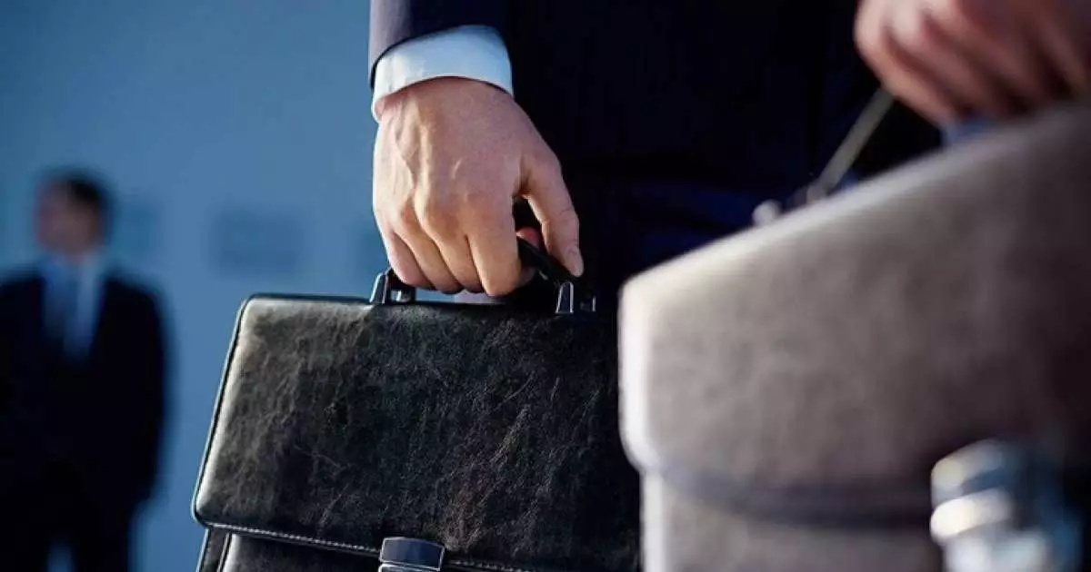  Садыр Жапаров 2026 жылға дейін шенеуніктердің айлығын көтеруге тыйым салды 