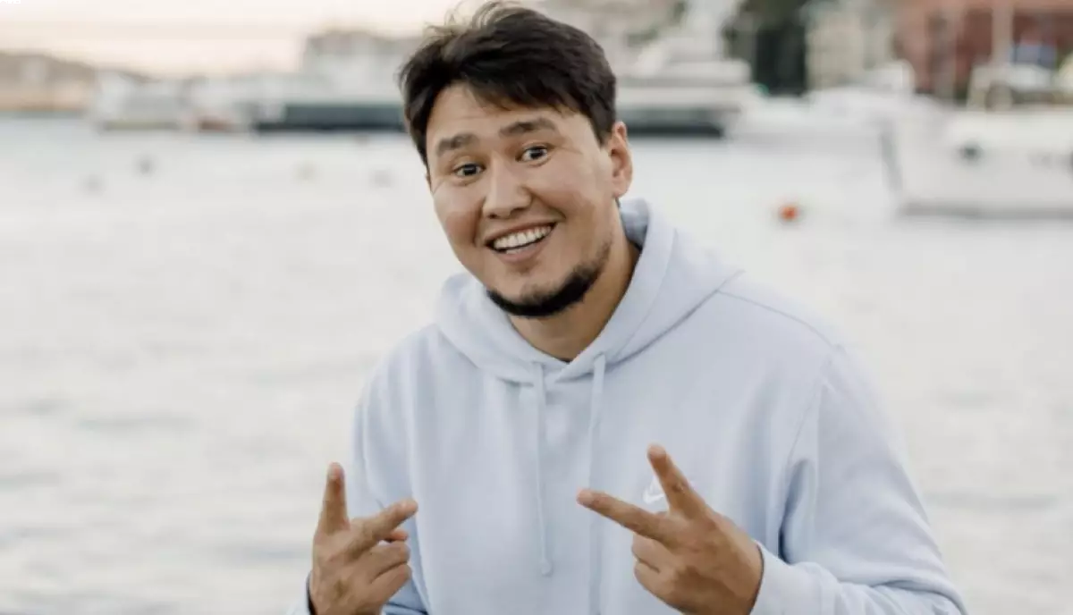 «Ажырасып кеткеніме қуанып отырмын»: Жахан Отарғалиевтің жазбасы халықтың талқысына түсті