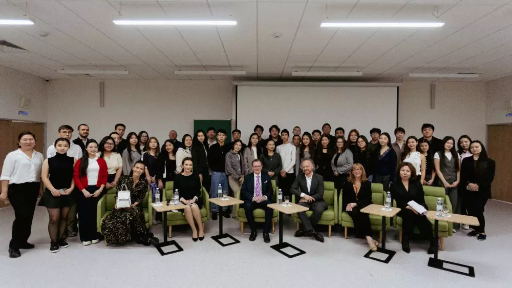 Казахстанский Нархоз и британский Queen’s: программы двойного диплома