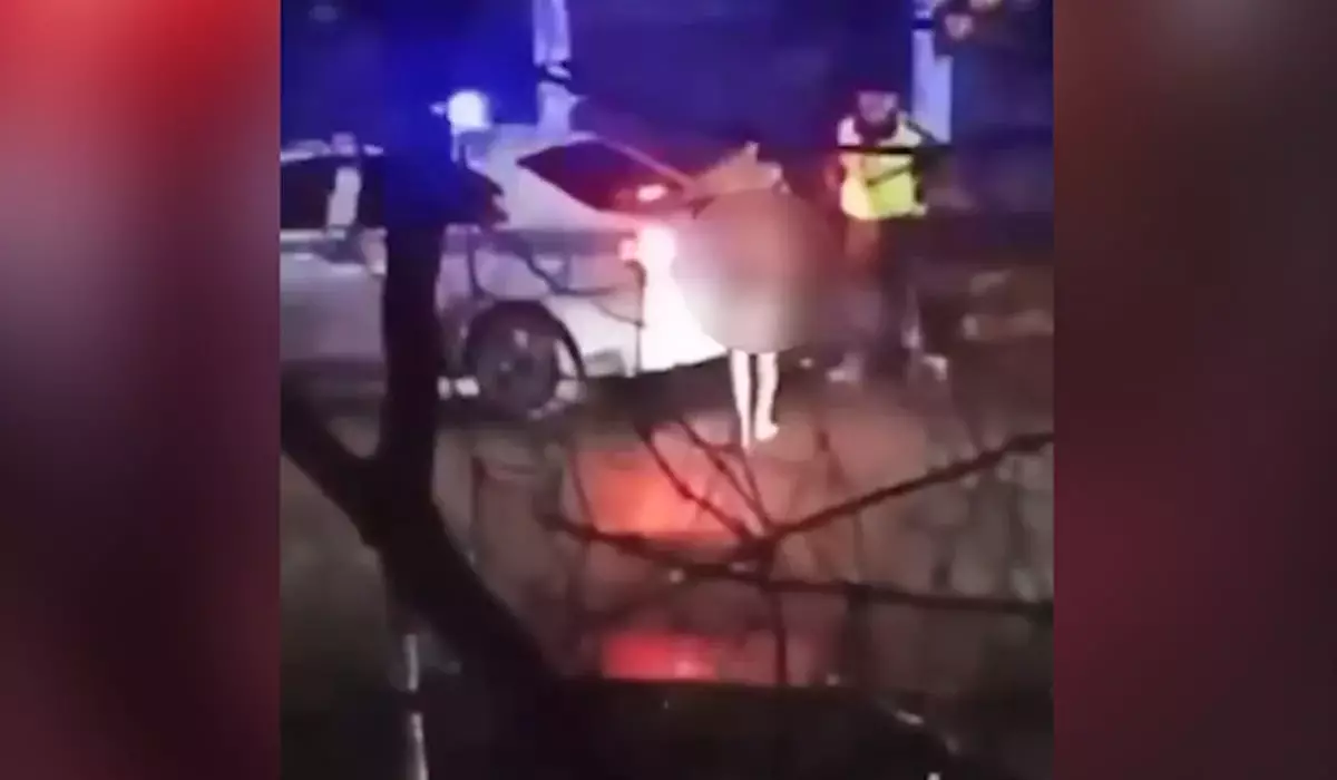 Голый мужчина гулял около школы в Павлодаре (ВИДЕО)