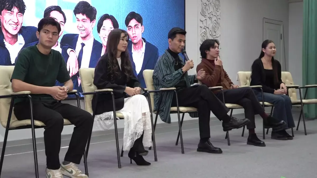 Алматыда «105» сериалының түсірілім тобы оқушылармен кездесті