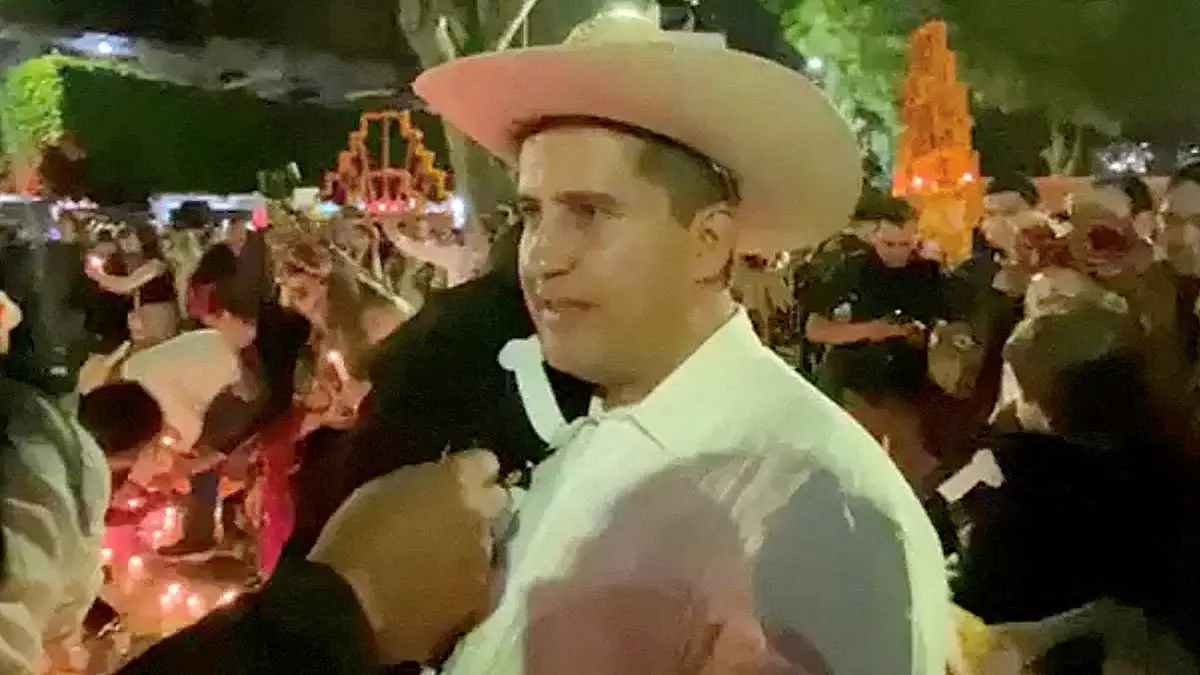 Мексиканский мэр, известный жёсткой позицией по отношению к наркобандам, был застрелен во время празднования Дня мёртвых.