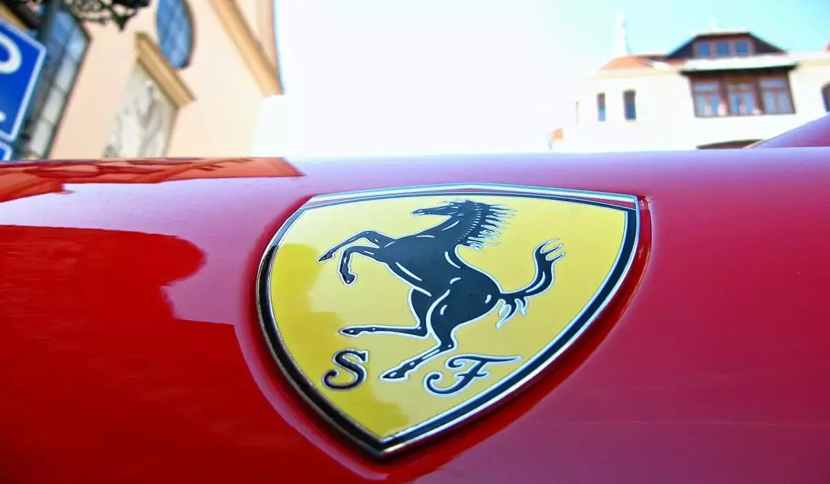 Ferrari нарушил традиции, выпустив свой первый электрокар