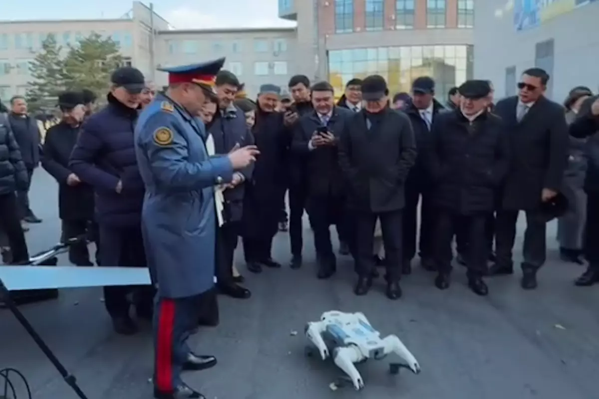 Полиция Казахстана тестирует роботов-собак с системой распознавания лиц