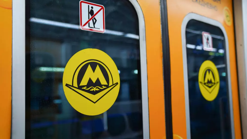 “Толпа пассажиров“: в метро Алматы объяснили сбой в работе