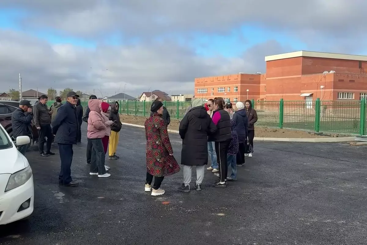 Затянувшаяся стройка: жители Атырау не могут дождаться открытия новой школы