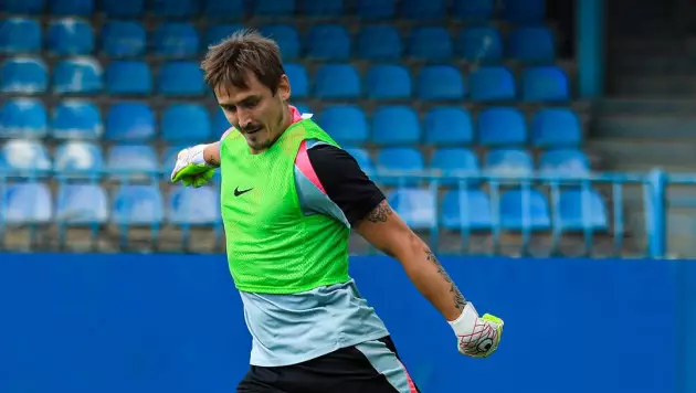 Европейский клуб принял решение по вратарю сборной Казахстана