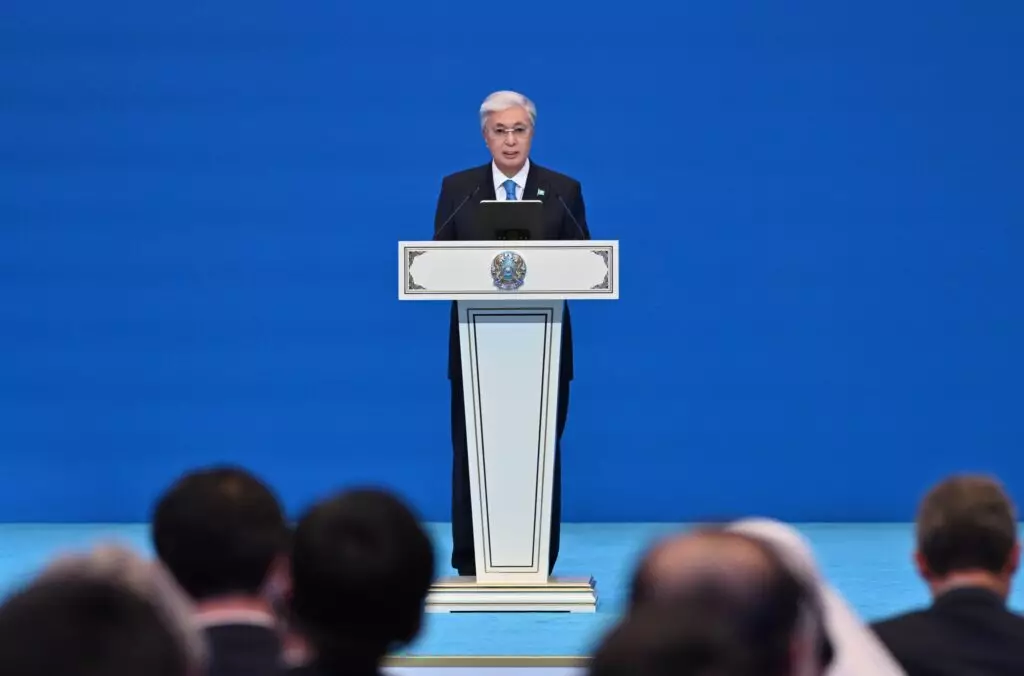 Токаев предложил трудоустроить лучших иностранных выпускников в Казахстане.