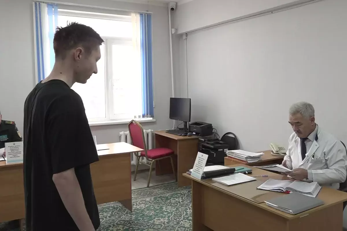 Молодых людей призывают в армию через SMS-оповещения