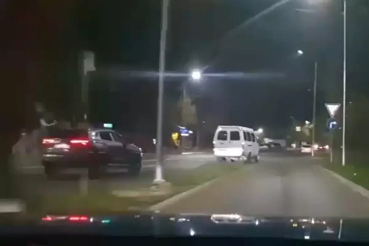 Погоню за пьяным водителем BMW сняли на видео полицейские в Таразе