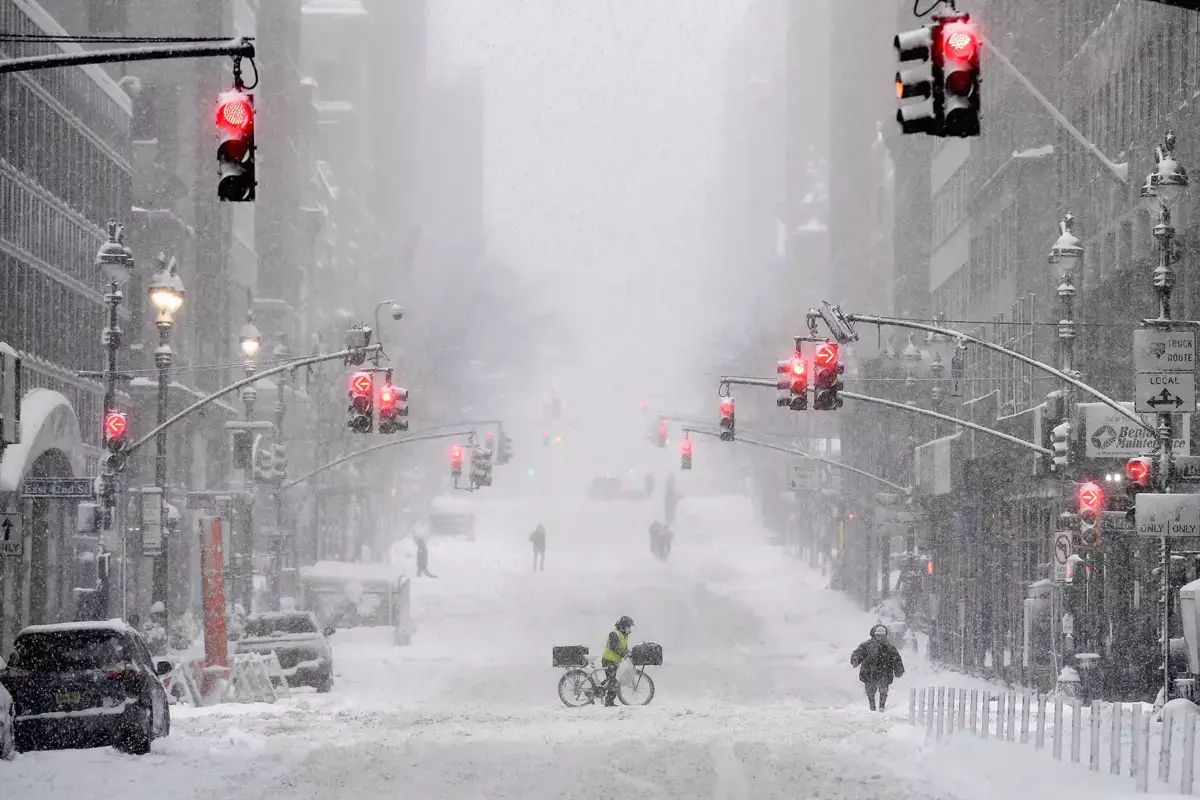 Синоптики бьют тревогу по всей стране и предупреждают казахстанцев о метелях и морозах до –20 °C - новости на Lada.kz 03.11.2025