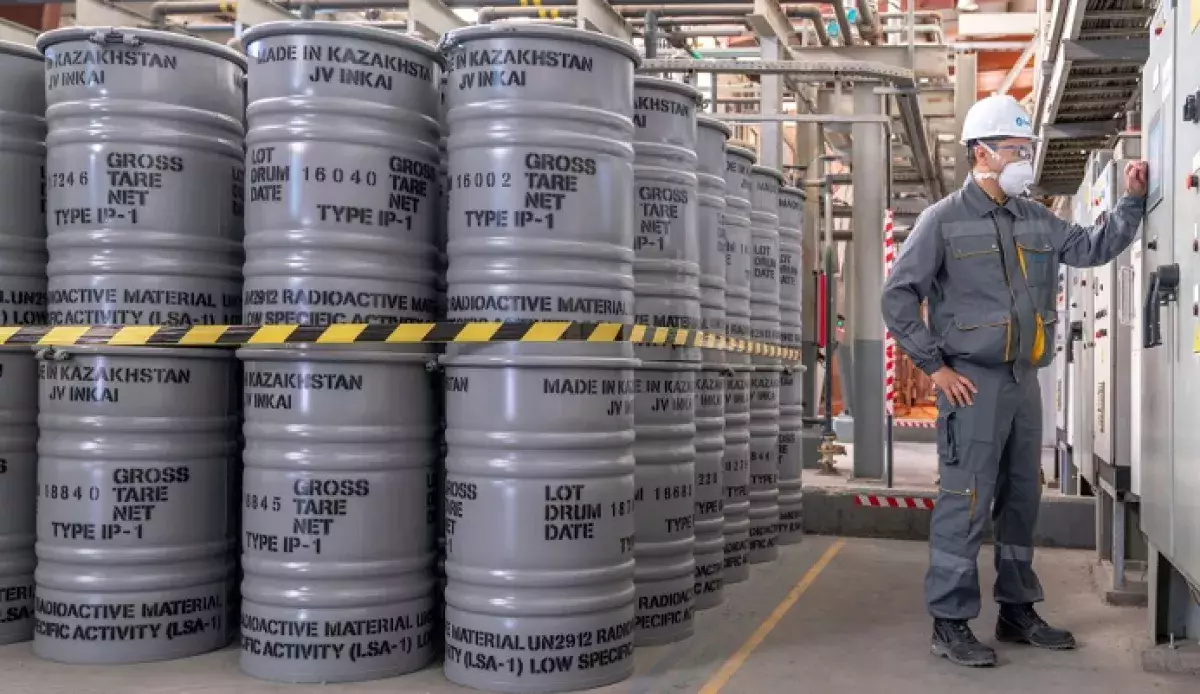 Казахстан наращивает экспорт урана несмотря на падение мировых цен.