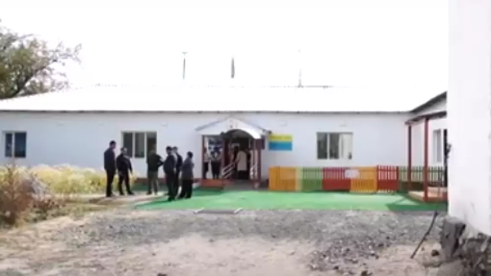 Школьники села в Жамбылской области учатся в здании акимата