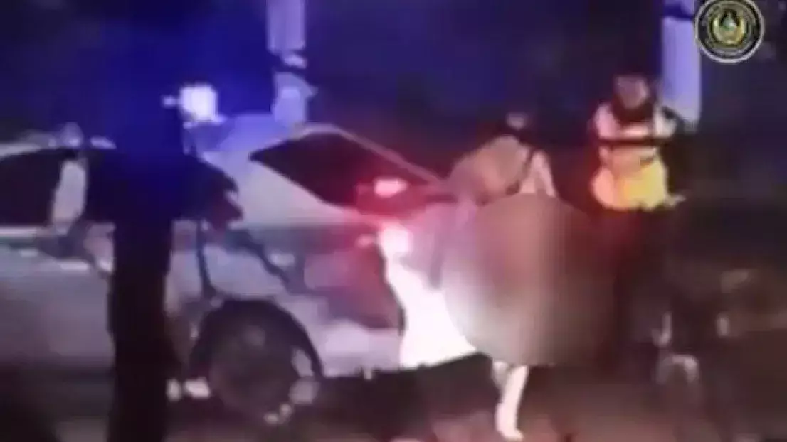 Жалаңаш қыздың жүгірген видеосы