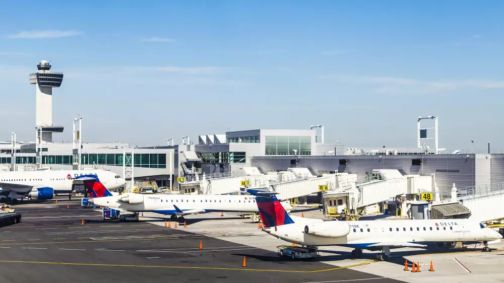 Из-за шатдауна в США могут закрыть воздушное пространство