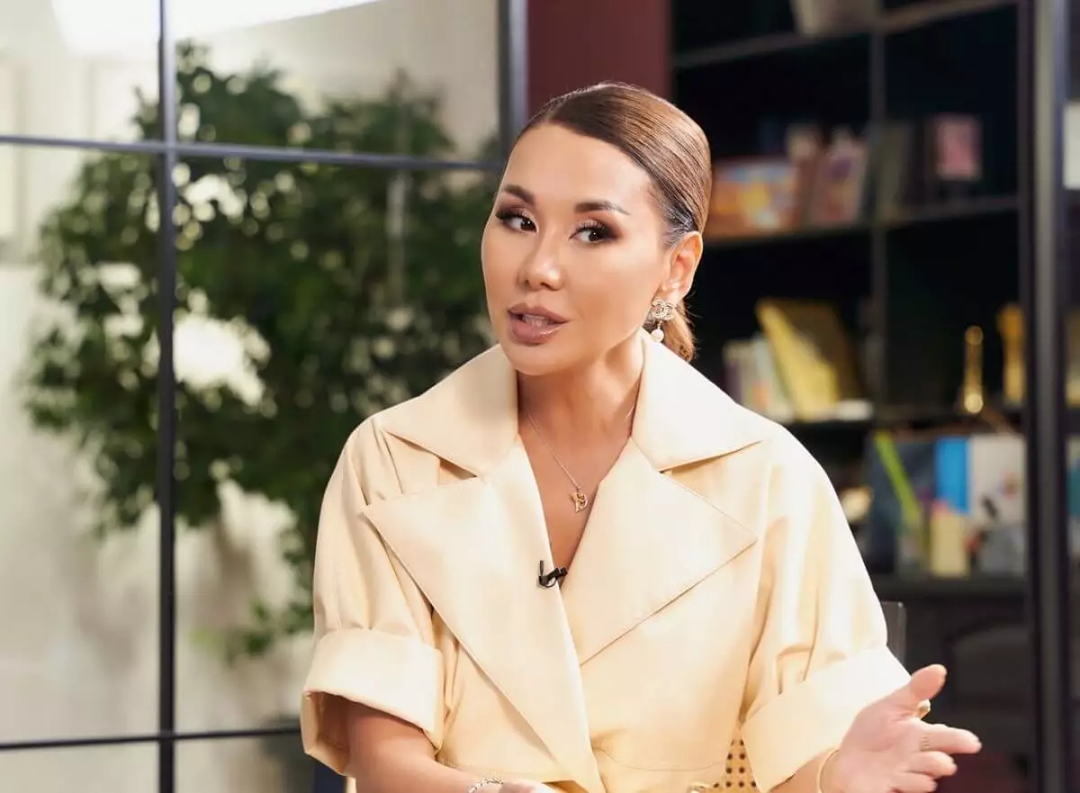 "Удаляли и тексты и стирали суфлер": Динара Сатжан вспомнила об издевательствах коллег (ВИДЕО)