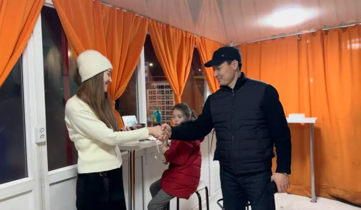 Семейде 200 полиция іздеген кішкентай қызды қала тұрғыны тауып алған (ВИДЕО)