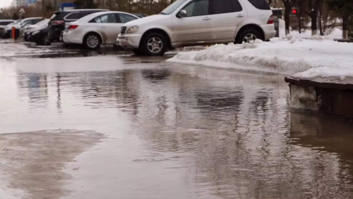 Жаңбыр, қар, көктайғақ: 11 облыста жүргізушілерге абай болу ескертілді
