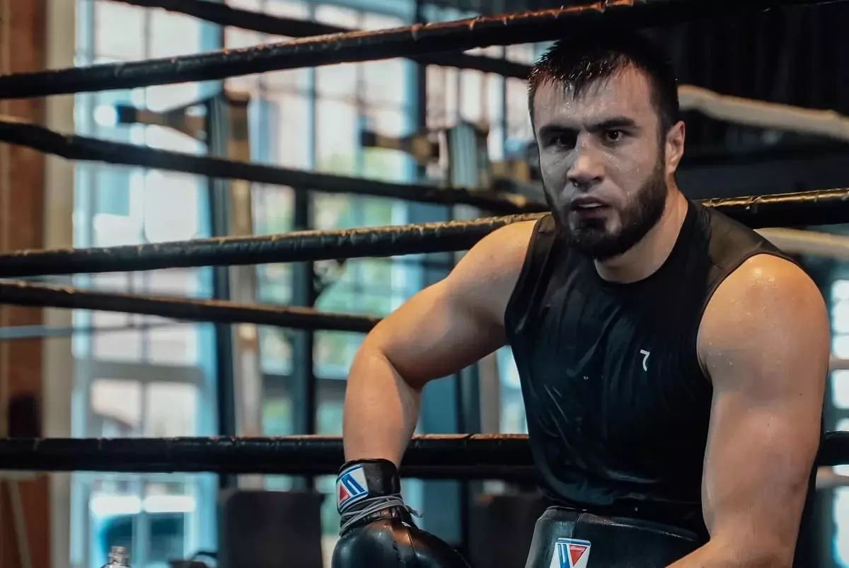 Өзбек боксшысы қазақты Олимпиада медалінен айырмақ