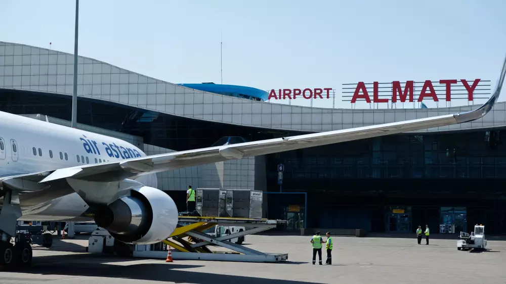 У казахстанки украли новый iPhone из багажа самолета: подключилась полиция