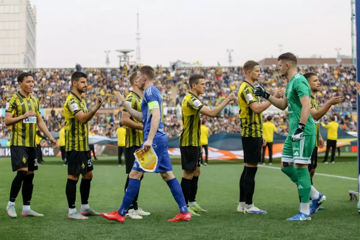 Три казахстанских футбольных клуба передадут в частную собственность до конца ноября