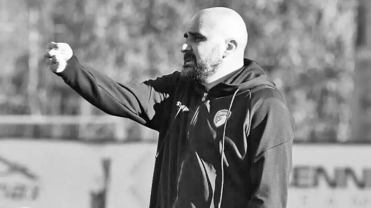 Сербиядағы матч кезінде бас бапкер көз жұмды