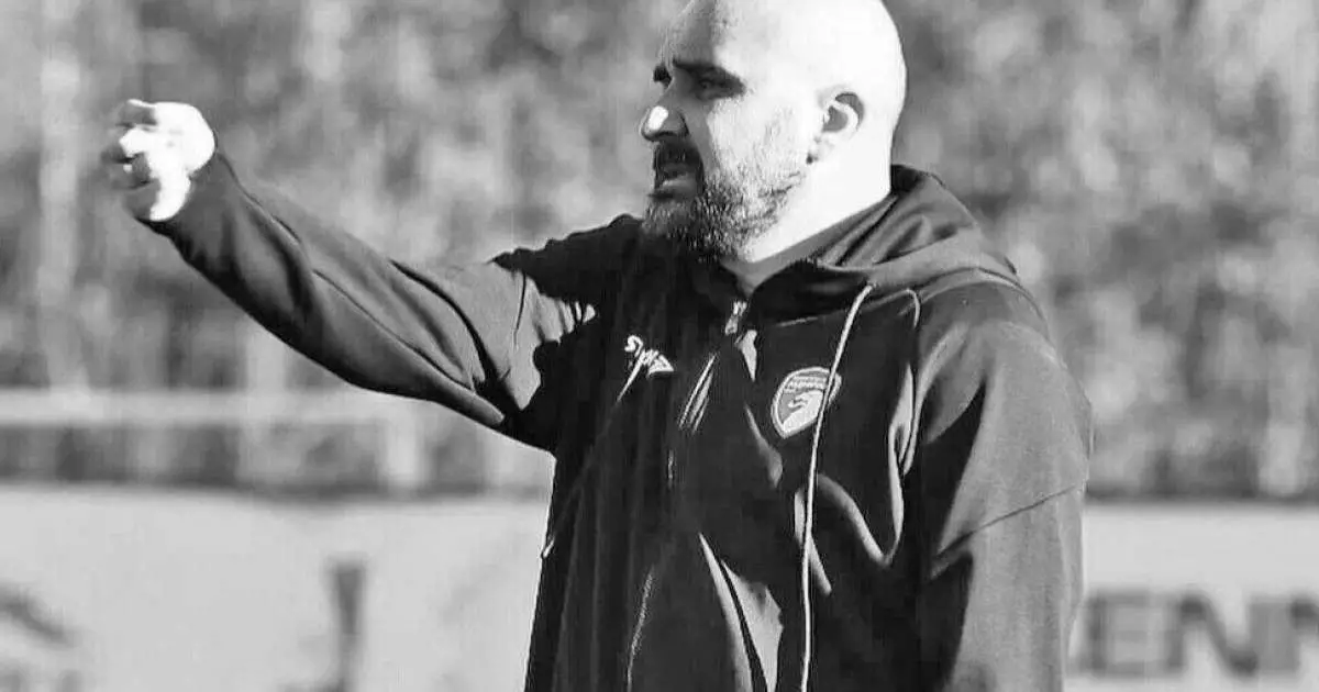  Матч кезінде қайғылы оқиға орын алды: Бас бапкер көз жұмды 